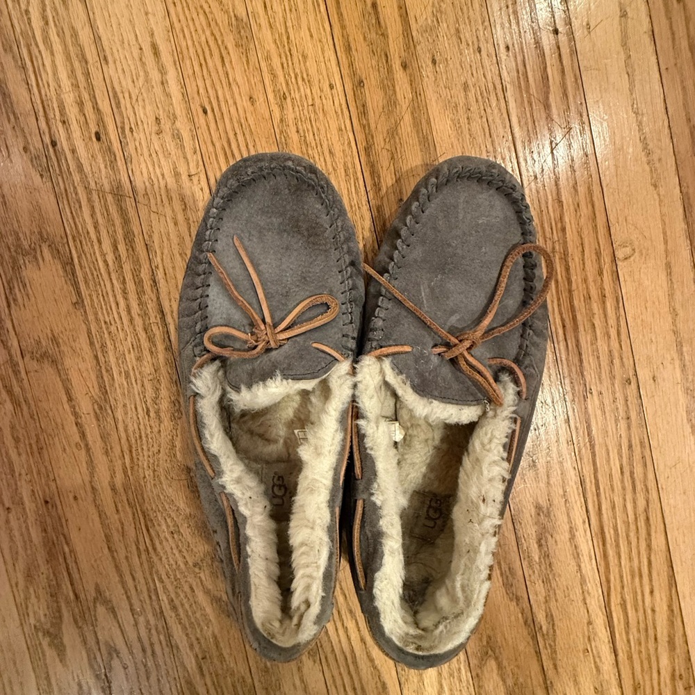 UGG Dakota Suede Moccasin Slippers – Gray – Women’s Size 10